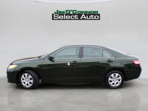 GREEN 2010 Toyota Camry LE