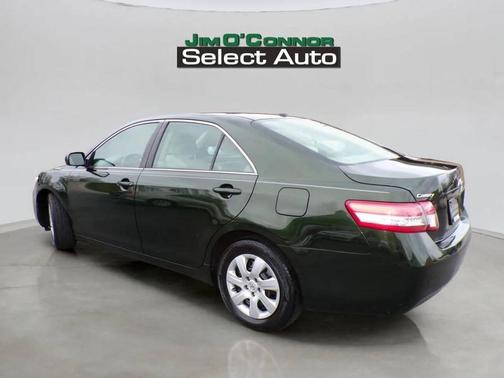 GREEN 2010 Toyota Camry LE