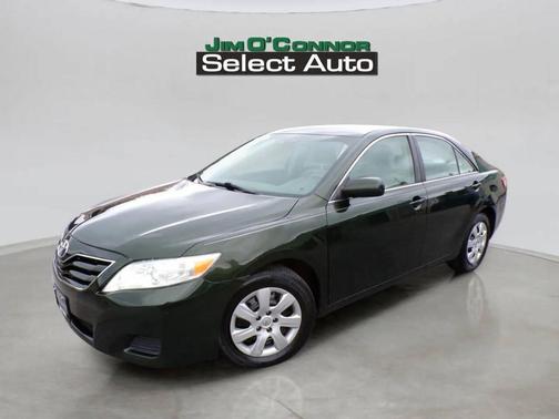 GREEN 2010 Toyota Camry LE