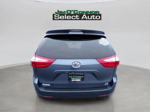 2017 Toyota Sienna LE