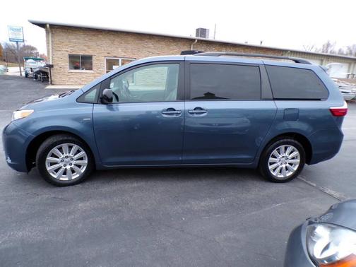 2017 Toyota Sienna LE