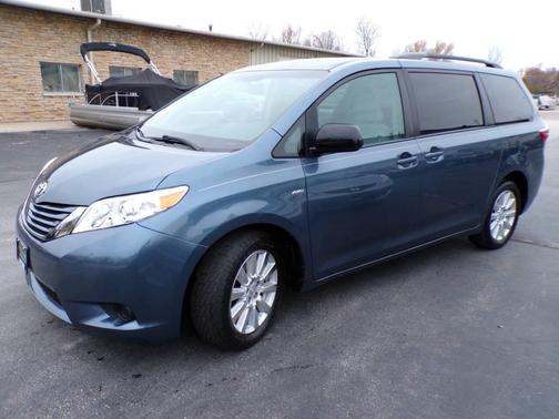 2017 Toyota Sienna LE