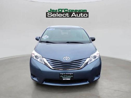 2017 Toyota Sienna LE