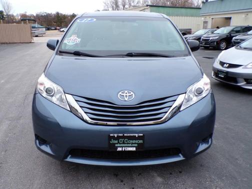 2017 Toyota Sienna LE