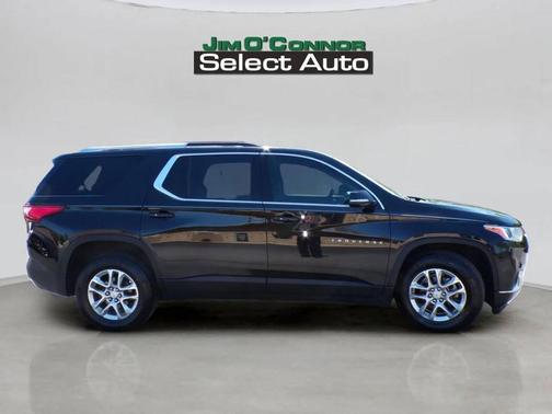 Mosaic Black Metallic 2018 Chevrolet Traverse LT Cloth