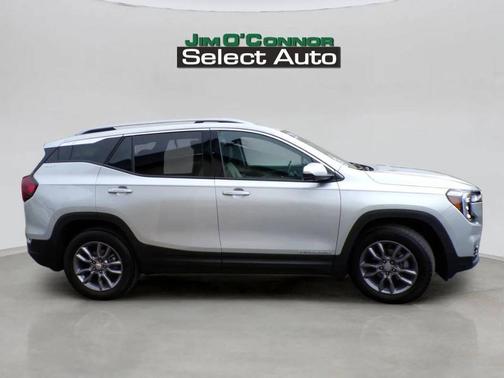 Quicksilver Metallic 2022 GMC Terrain SLT