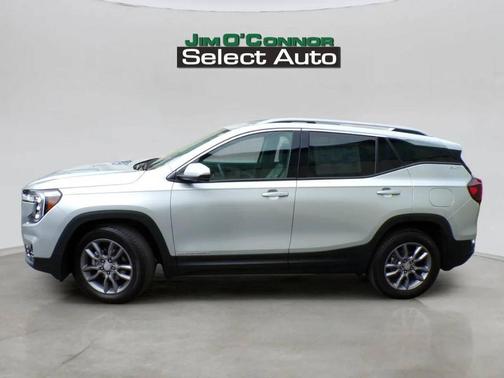 Quicksilver Metallic 2022 GMC Terrain SLT