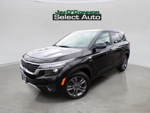 Cherry Black 2021 Kia Seltos LX