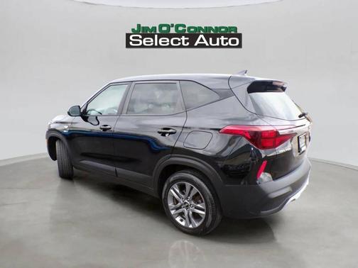 Cherry Black 2021 Kia Seltos LX