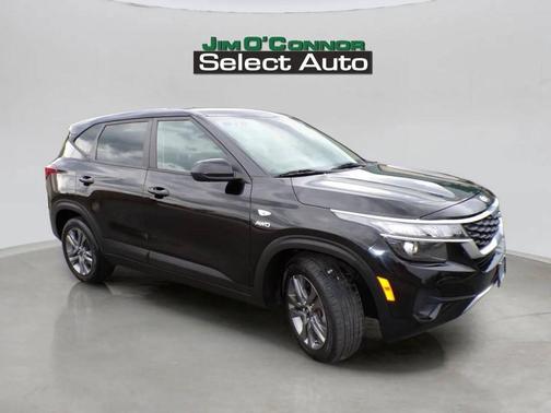 Cherry Black 2021 Kia Seltos LX