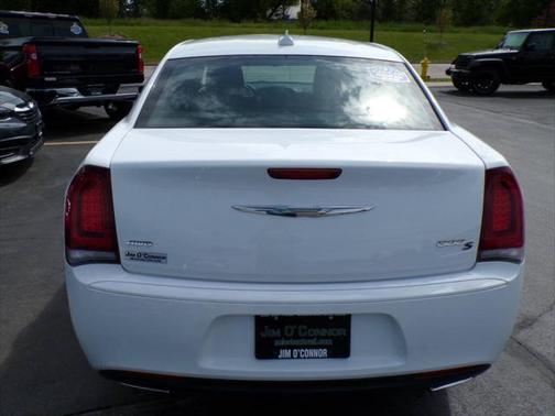 2018 Chrysler 300 S