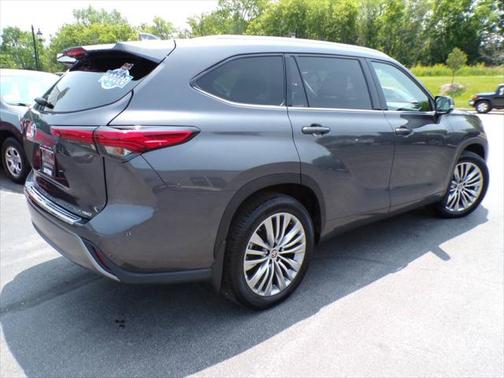 2022 Toyota Highlander Platinum