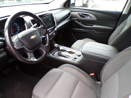 Silver Ice Metallic 2019 Chevrolet Traverse LT Cloth