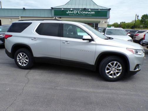 Silver Ice Metallic 2019 Chevrolet Traverse LT Cloth