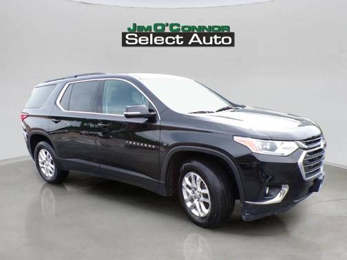 Mosaic Black Metallic 2019 Chevrolet Traverse LT Cloth