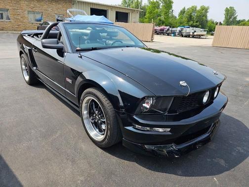 2005 Ford Mustang GT Premium
