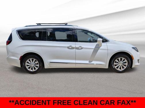 Bright White Clearcoat 2018 Chrysler Pacifica Touring-L