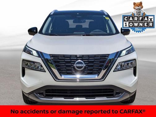 Pearl White Tricoat/Super Black 2023 Nissan Rogue SL