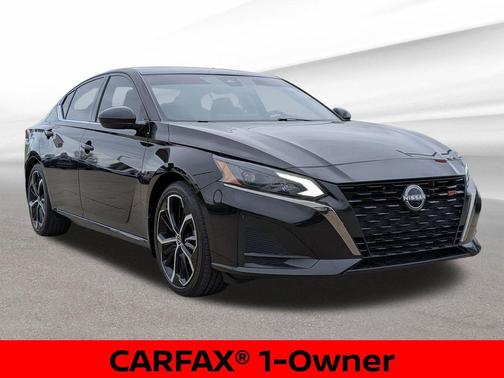 Super Black 2023 Nissan Altima SR FWD