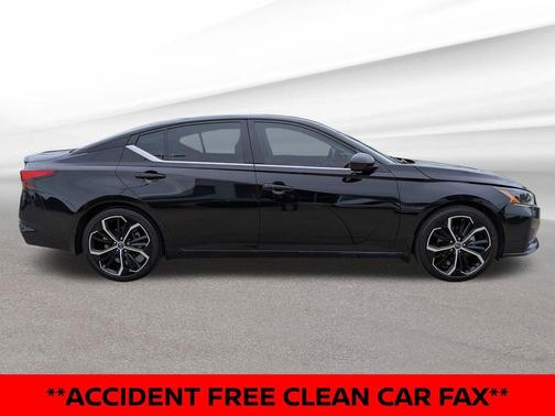 Super Black 2023 Nissan Altima SR FWD