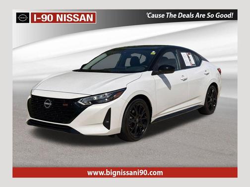 Aspen White Tricoat/Super Black 2025 Nissan Sentra SR