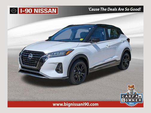 Aspen White Tricoat/Super Black 2023 Nissan Kicks SR
