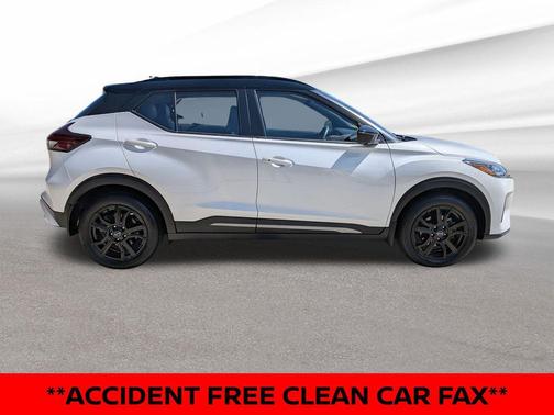 Aspen White Tricoat/Super Black 2023 Nissan Kicks SR