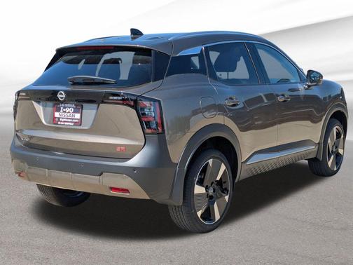 Bronze 2026 Nissan Kicks SR