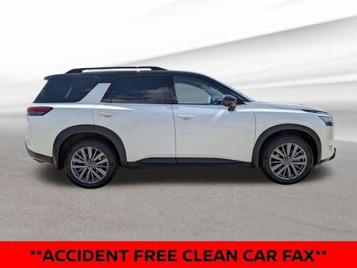 Pearl White Tricoat/Super Black 2024 Nissan Pathfinder SL 4WD