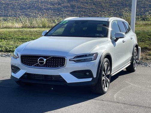 2022 Volvo V60 Cross Country T5