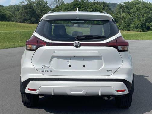 2024 Nissan Kicks SR