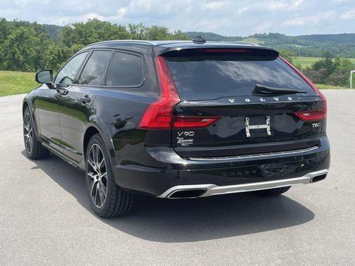 2018 Volvo V90 Cross Country T6
