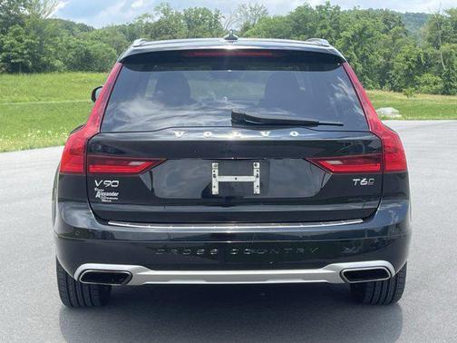 2018 Volvo V90 Cross Country T6