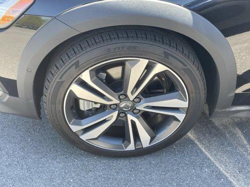 Onyx Black Metallic 2025 Volvo V60 Cross Country Plus, B5 AWD Gas (mild hybrid)