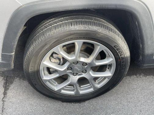 Billet Silver Metallic Clearcoat 2023 Jeep Compass Latitude Lux