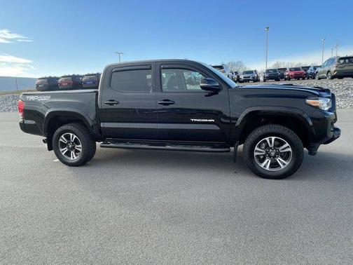 2017 Toyota Tacoma SR