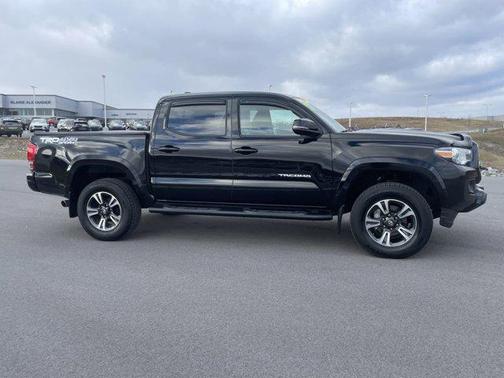 2017 Toyota Tacoma SR