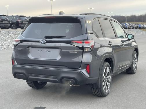 MAGNTE GRAY 2026 Subaru Forester Sport