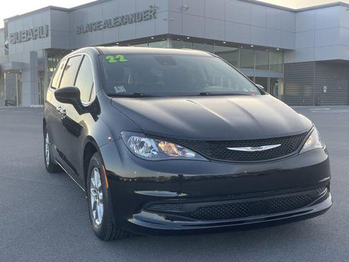2022 Chrysler Voyager LX