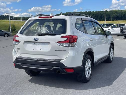 Crystal White Pearl 2023 Subaru Forester Limited