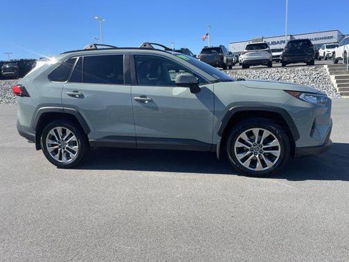 2019 Toyota RAV4 XLE Premium