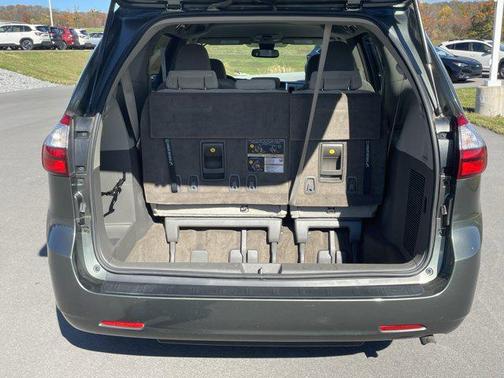 2018 Toyota Sienna LE