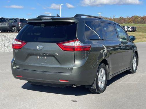 2018 Toyota Sienna LE