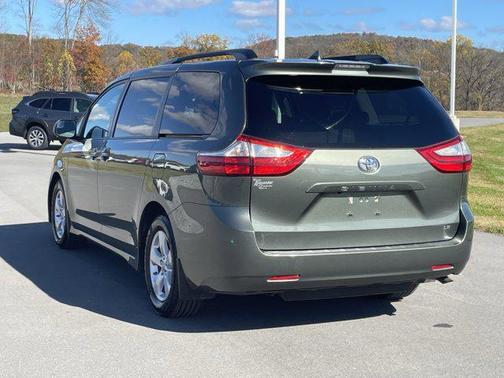 2018 Toyota Sienna LE