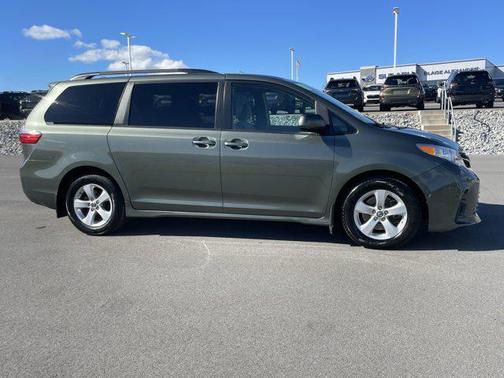 2018 Toyota Sienna LE
