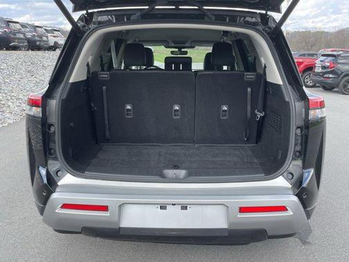 Super Black 2025 Nissan Pathfinder SL 4WD