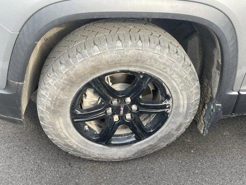 Sterling Metallic 2023 GMC Acadia AWD AT4
