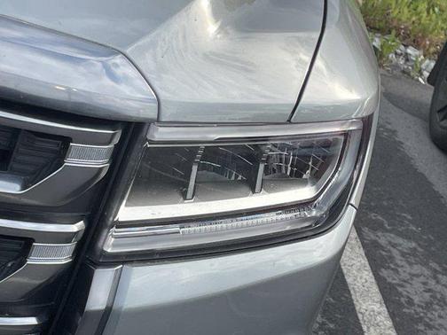 Sterling Metallic 2023 GMC Acadia AWD AT4