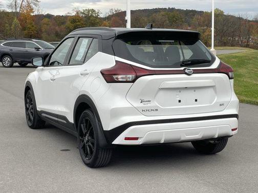 2023 Nissan Kicks SR