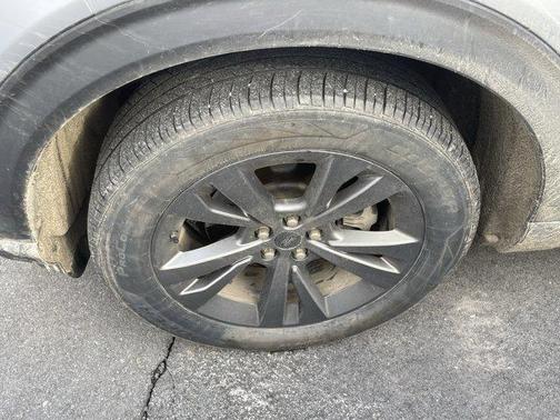 Iconic Silver Metallic 2021 Ford Explorer XLT